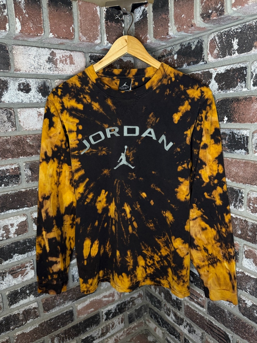 Vtg Jordan Basketball Puffy Fabric Embroidery Bleach Tiedye long sleeve Shirt